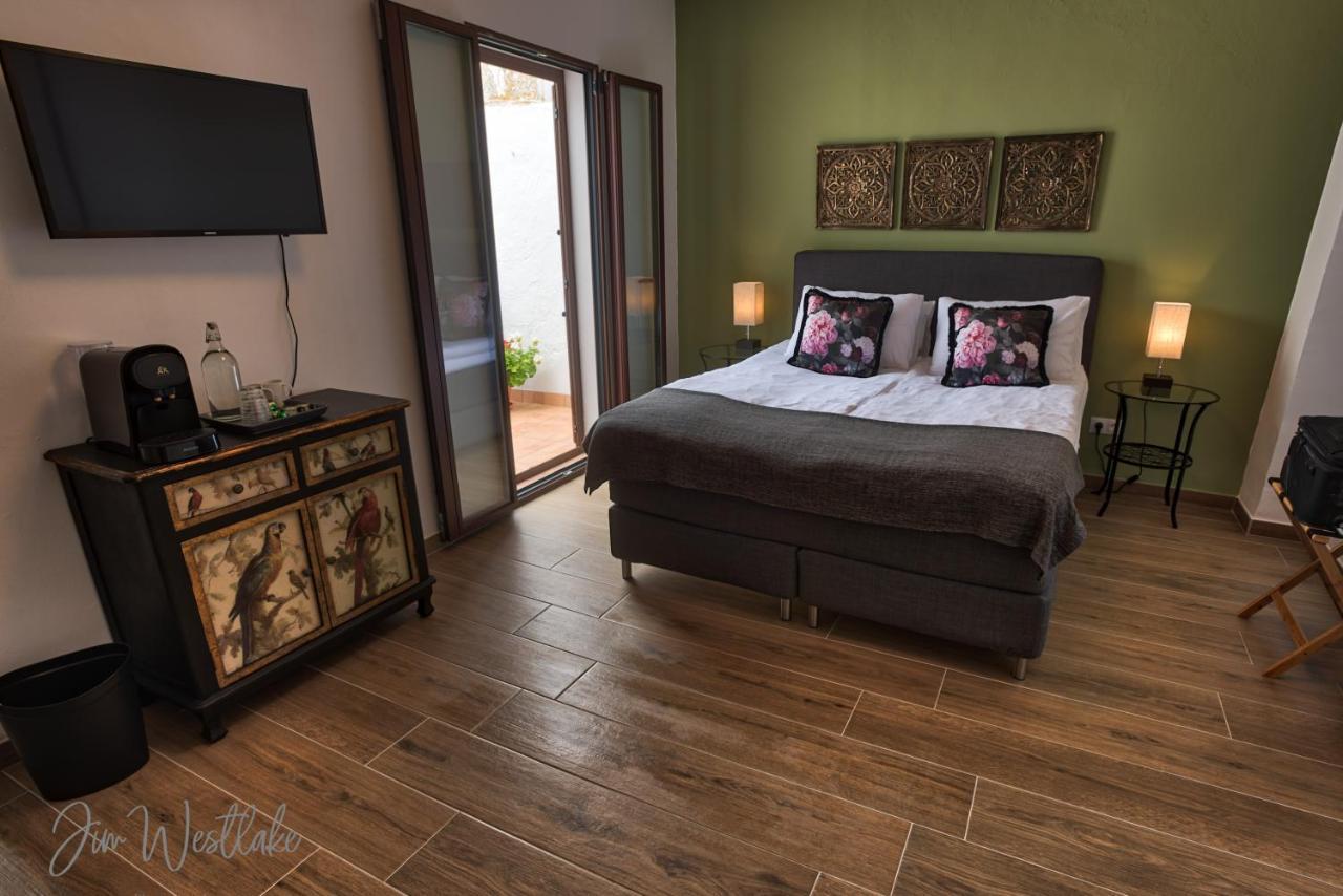 Olive Tree Bed And Breakfast โอลเวรา ภายนอก รูปภาพ