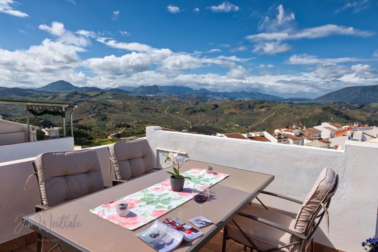 Olive Tree Bed And Breakfast โอลเวรา ภายนอก รูปภาพ